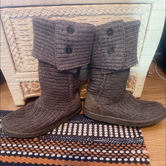 UGG’s light brown tall Cardy sz 7 - Picture 1 of 6